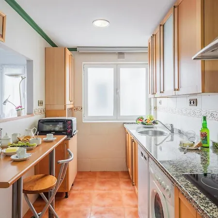 Cozy In With Kitchenette Апартаменти